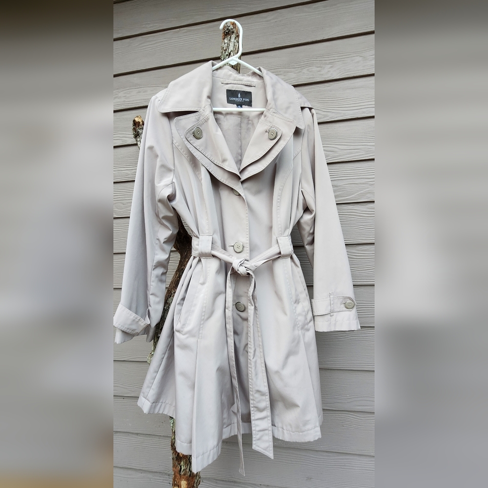 Women's Classic Cream Trench Coat - Picture 5 of 6